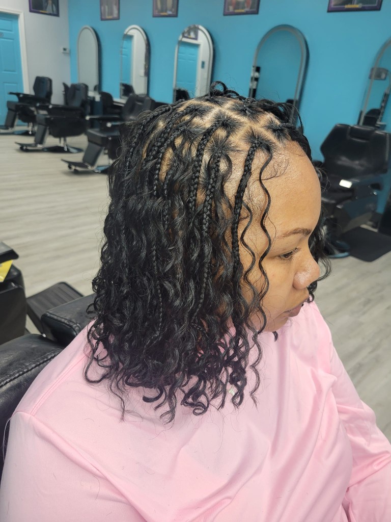 Boho bob knotless braids with curly pieces, shoulder length
