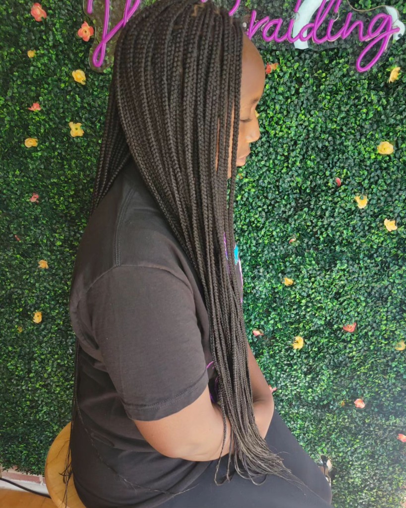Knotless braids with straight sealed ends